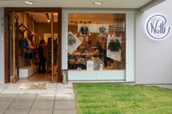 Letras caixa em chapa galvanizada com sombra de Led